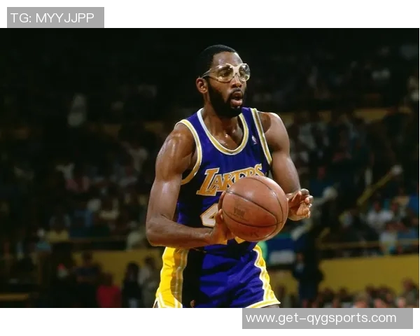 2023年NBA现役小前锋实力榜单前十名球员全面解析与对比